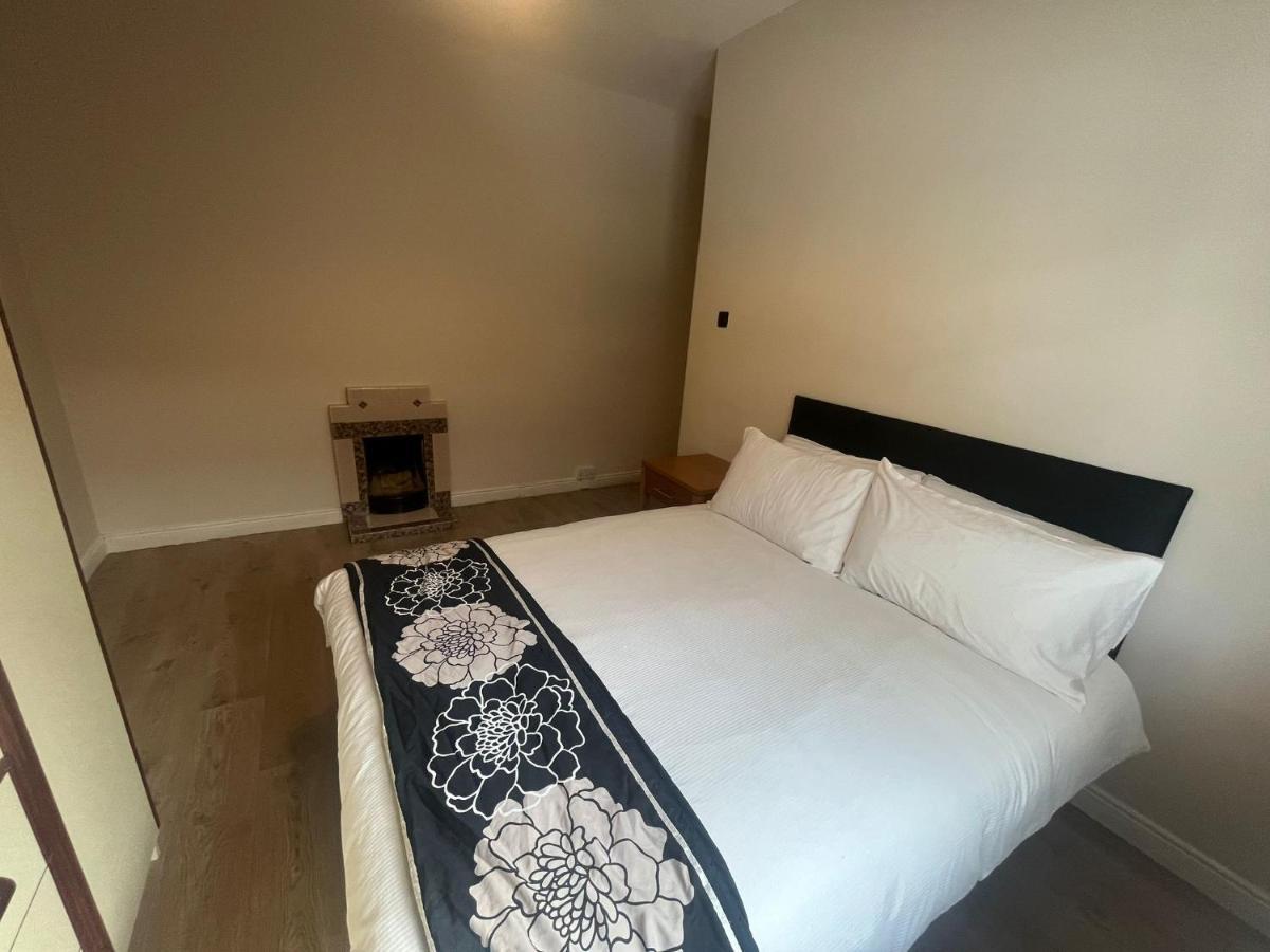 Yeats Lodge Self Catering Apartment And Bar Γκάλγουεϊ Εξωτερικό φωτογραφία