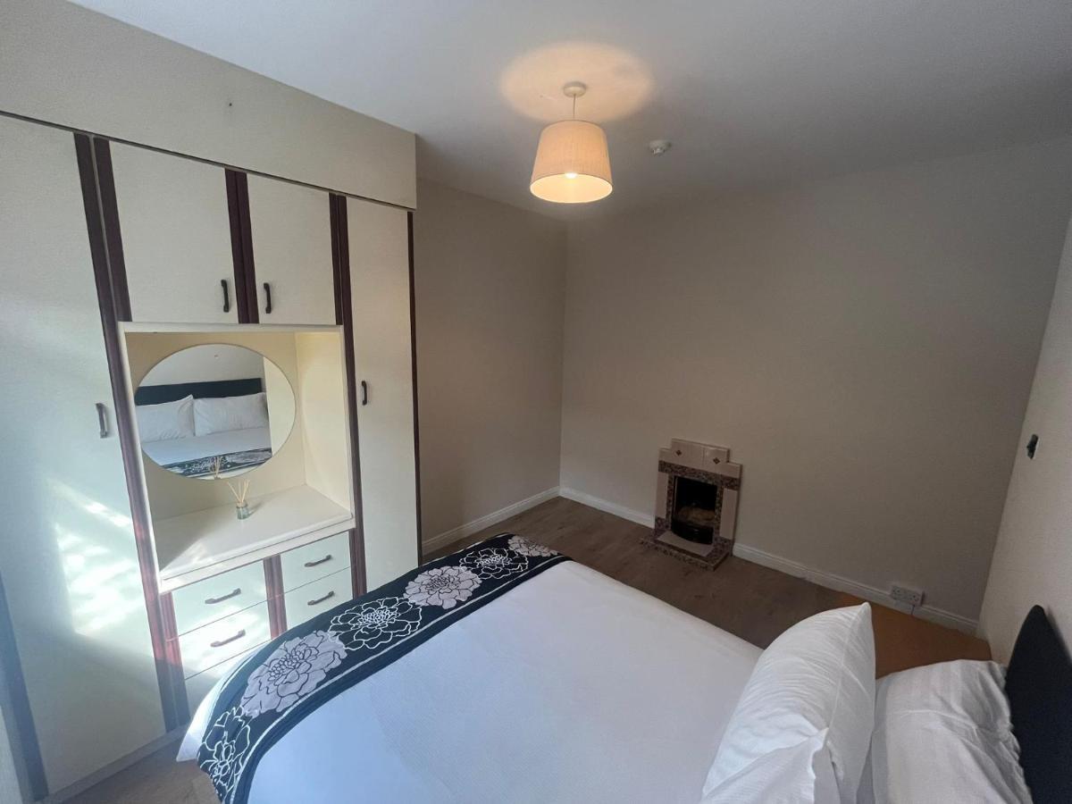Yeats Lodge Self Catering Apartment And Bar Γκάλγουεϊ Εξωτερικό φωτογραφία