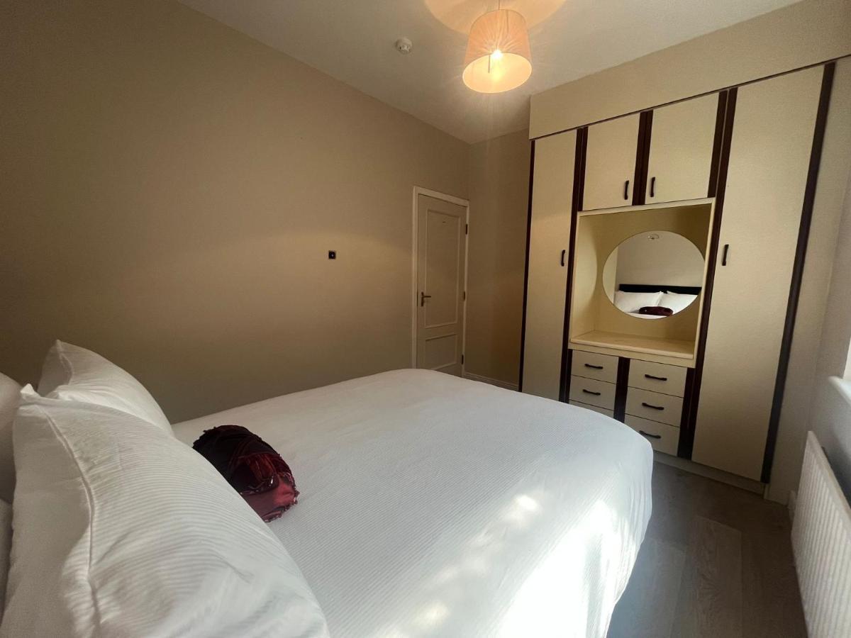 Yeats Lodge Self Catering Apartment And Bar Γκάλγουεϊ Εξωτερικό φωτογραφία
