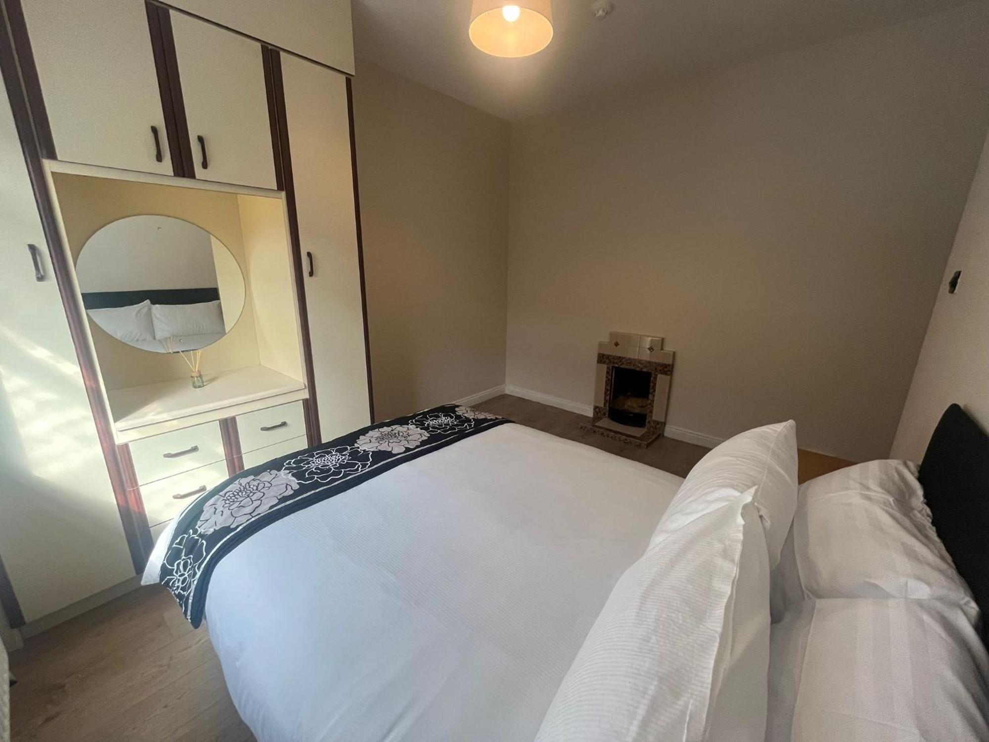 Yeats Lodge Self Catering Apartment And Bar Γκάλγουεϊ Εξωτερικό φωτογραφία