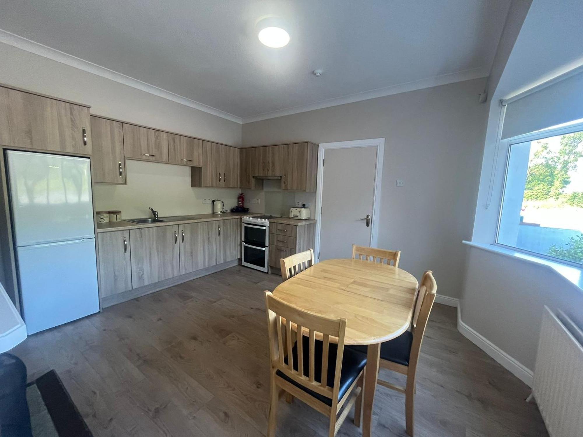 Yeats Lodge Self Catering Apartment And Bar Γκάλγουεϊ Εξωτερικό φωτογραφία