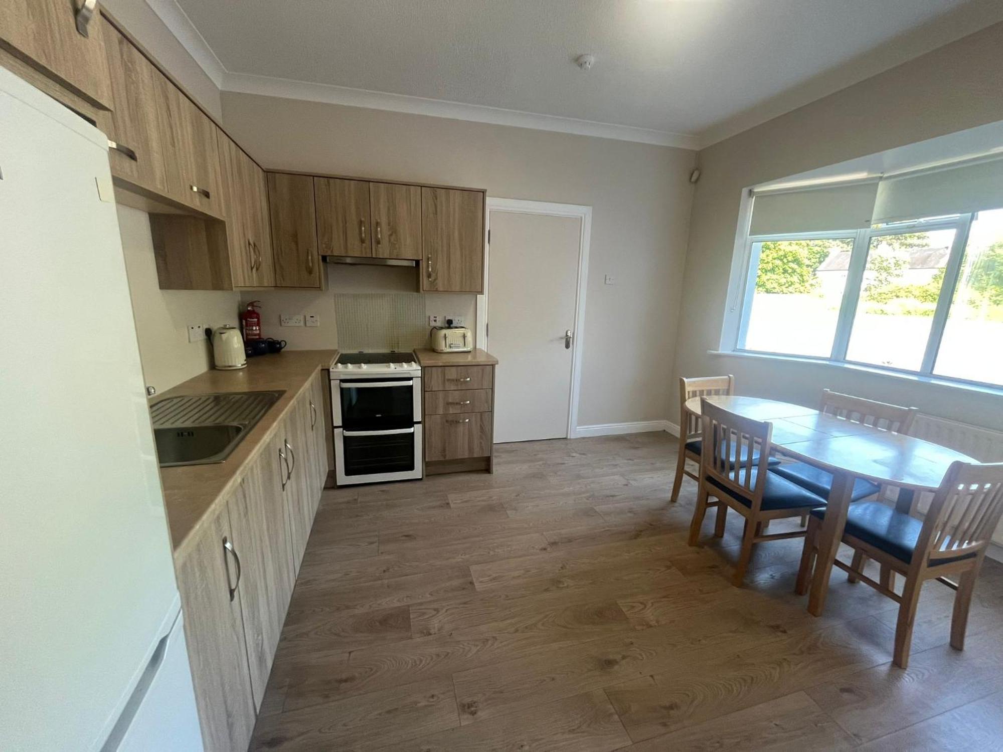 Yeats Lodge Self Catering Apartment And Bar Γκάλγουεϊ Εξωτερικό φωτογραφία