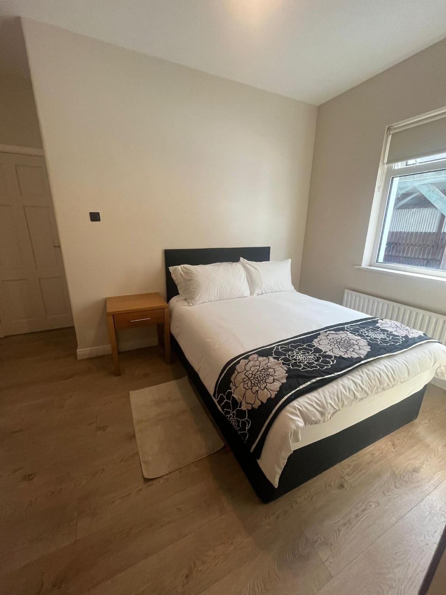 Yeats Lodge Self Catering Apartment And Bar Γκάλγουεϊ Εξωτερικό φωτογραφία