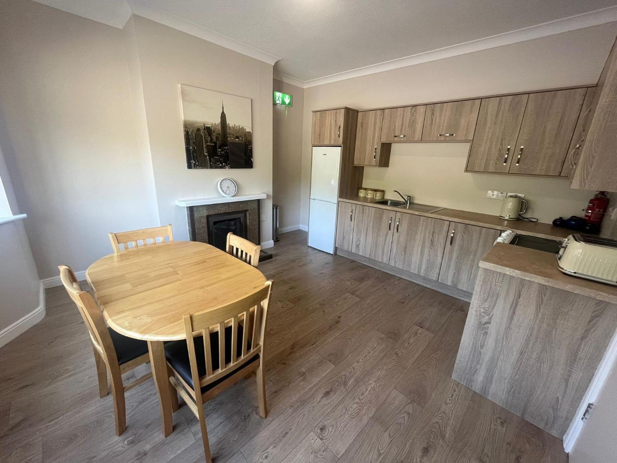 Yeats Lodge Self Catering Apartment And Bar Γκάλγουεϊ Εξωτερικό φωτογραφία
